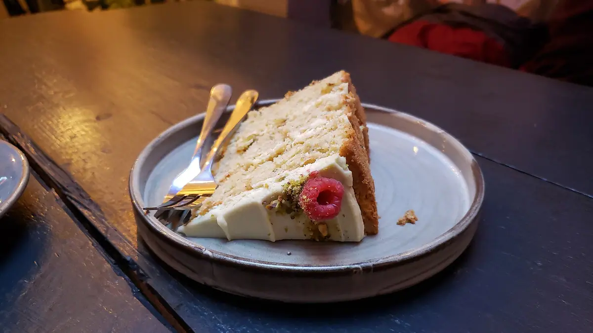 Perele's Cakes – cake shop in Noel Park, London